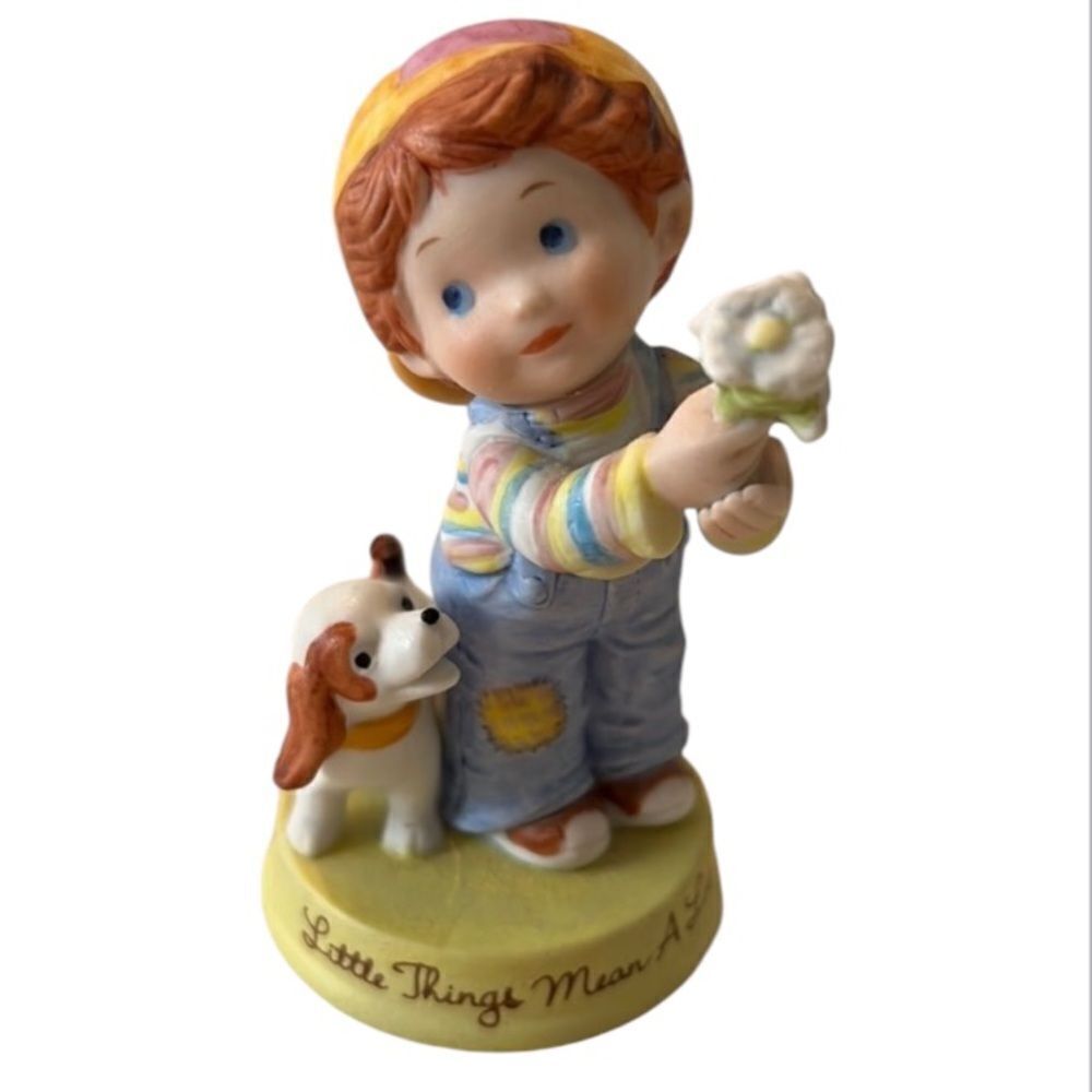 Vintage Avon 1983 “Little things mean a lot” porcelain figurine EVC